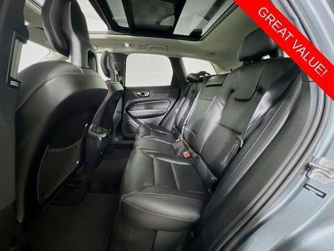Used 2018 Volvo XC60 T5 Momentum w/ Convenience Package image 25