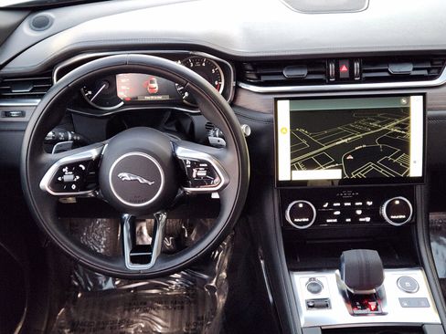 Certified 2022 Jaguar F-PACE S image 29