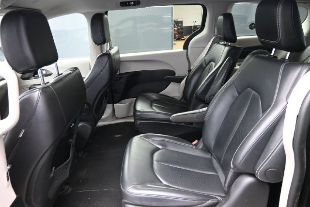 Used 2024 Chrysler Pacifica Limited FWD image 29