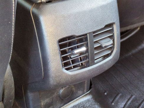 Used 2017 Ford Fusion SE w/ Equipment Group 201A image 21