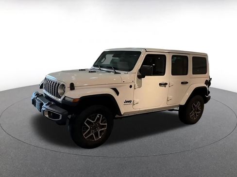 Used 2025 Jeep Wrangler Unlimited Sahara AWD/4WD image 4