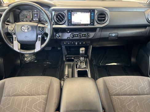 Used 2018 Toyota Tacoma TRD Off-Road w/ Technology Package RWD image 3