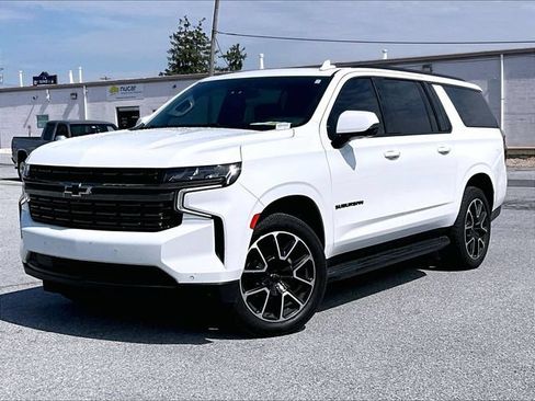 Used 2022 Chevrolet Suburban RST w/ Luxury Package AWD/4WD image 2