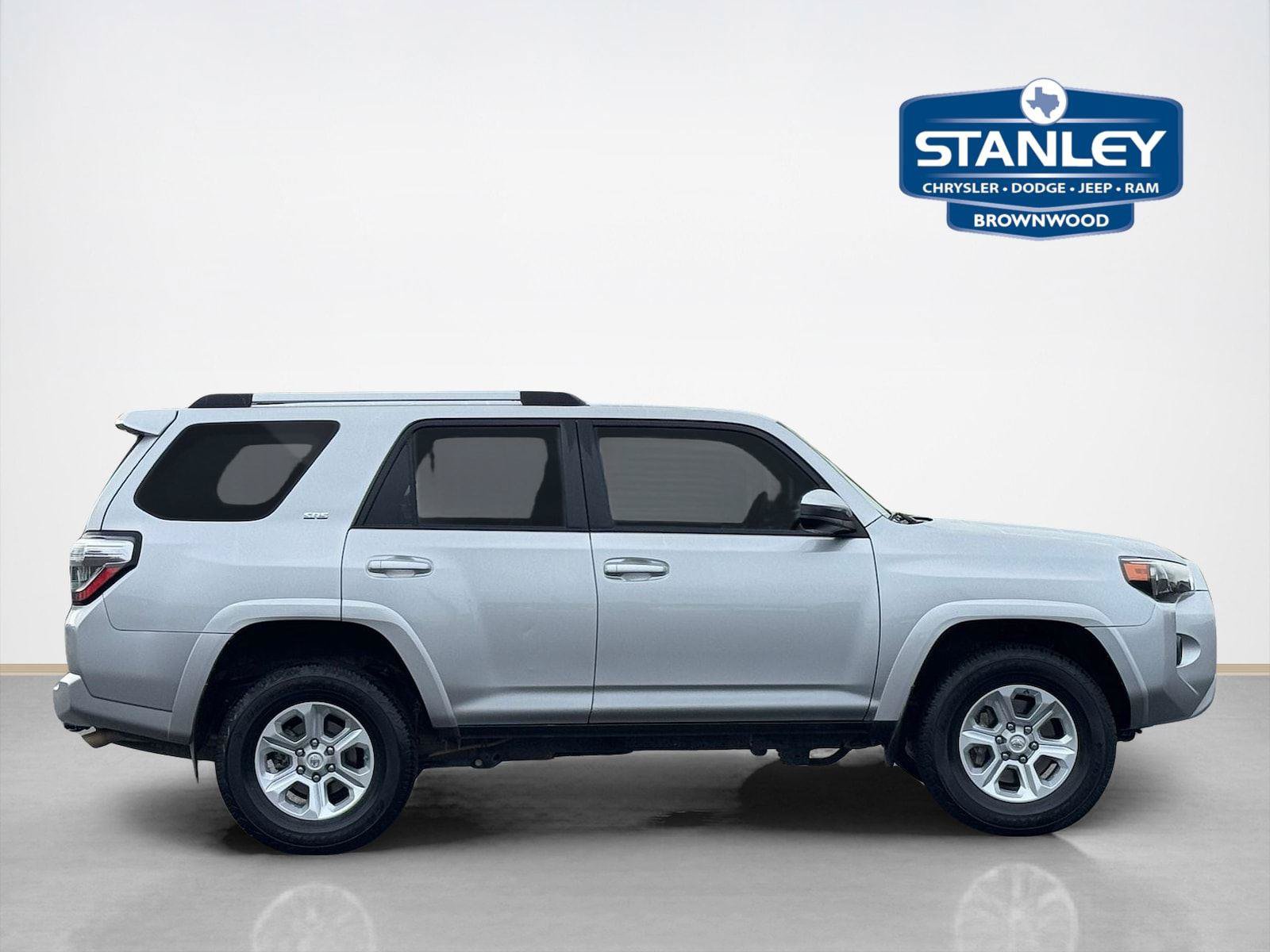 Used 2021 Toyota 4Runner SR5 AWD/4WD image 9