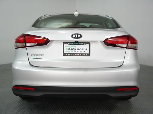 Used 2018 Kia Forte LX w/ LX Popular Package image 8