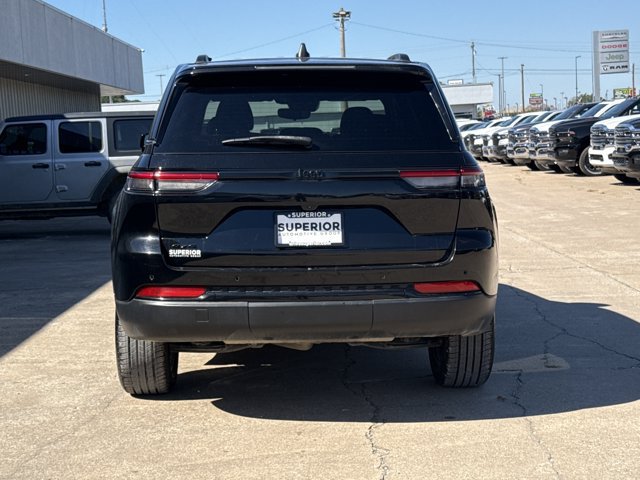 Used 2023 Jeep Grand Cherokee Altitude AWD/4WD image 4