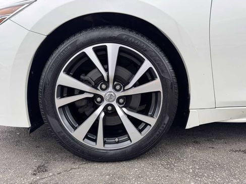 Used 2016 Nissan Maxima Platinum w/ Interior Lighting Package FWD image 9
