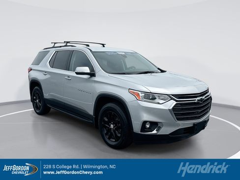Used 2021 Chevrolet Traverse LT FWD image 1