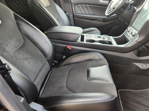 Used 2022 Ford Edge ST image 12