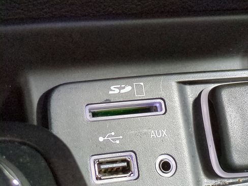 Used 2016 Jeep Cherokee Altitude w/ Cold Weather Group image 29