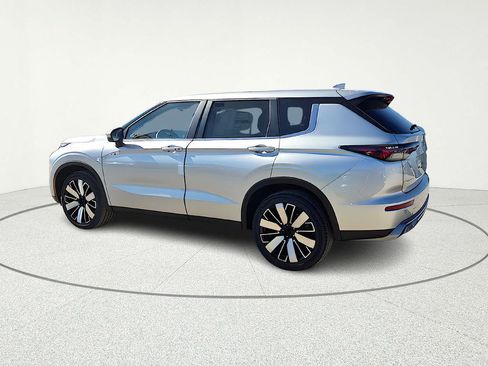 New 2026 Mitsubishi Outlander SE image 4