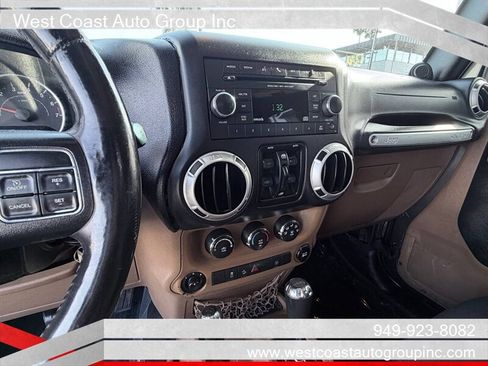 Used 2014 Jeep Wrangler Unlimited Sahara w/ Connectivity Group image 14