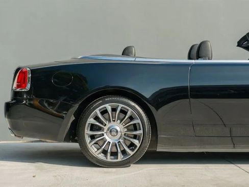 Used 2018 Rolls-Royce Dawn image 35
