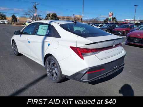New 2025 Hyundai Elantra SEL image 7