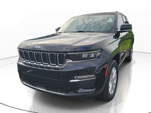 Used 2024 Jeep Grand Cherokee Limited w/ Luxury Tech Group II RWD image 3