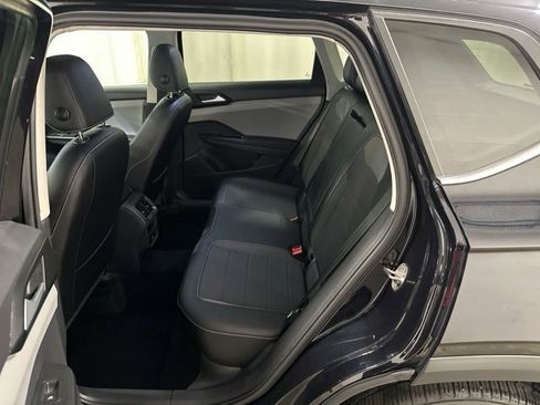 Used 2022 Volkswagen Taos SE image 13