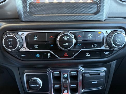 Used 2023 Jeep Wrangler Unlimited AWD/4WD image 15