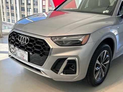 Certified 2025 Audi Q5 2.0T Premium Plus image 7