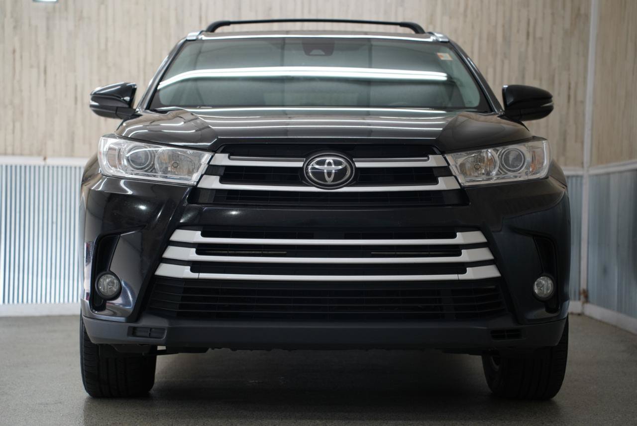 Used 2017 Toyota Highlander XLE AWD/4WD image 3