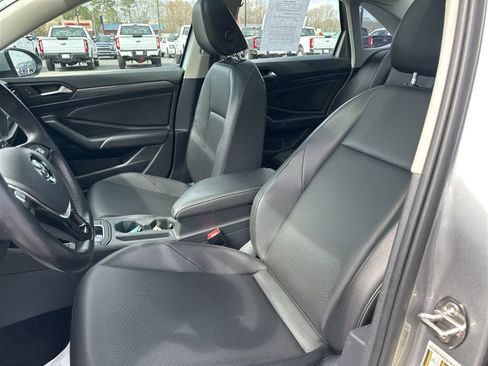 Used 2019 Volkswagen Jetta SEL w/ Cold Weather Package image 10
