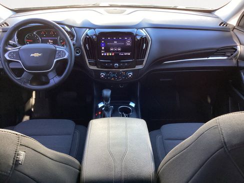 Used 2021 Chevrolet Traverse LT image 4