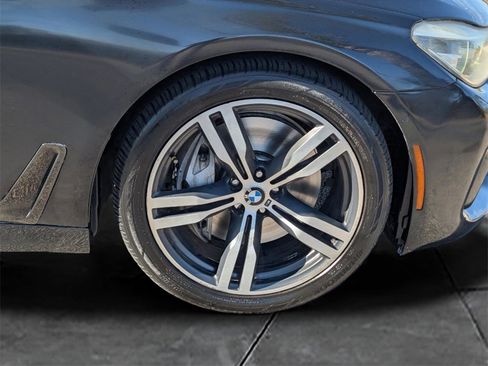 Used 2017 BMW 750i image 10