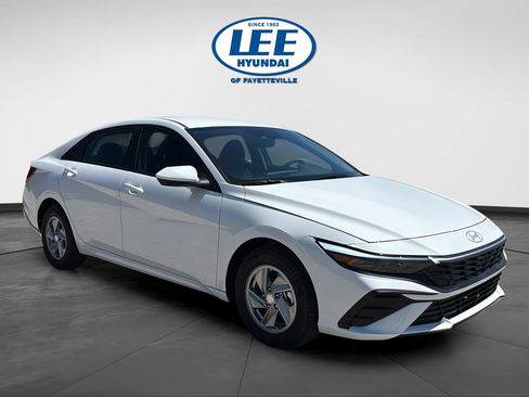 New 2026 Hyundai Elantra SE FWD image 1