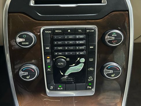 Used 2012 Volvo XC70 3.2 image 14