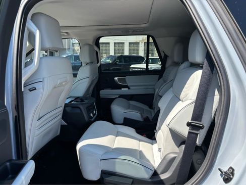 Used 2025 Ford Expedition Platinum w/ Platinum Ultimate Package AWD/4WD image 7