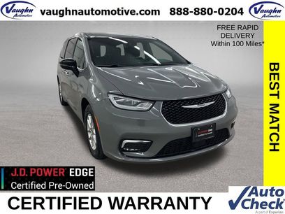 Used 2025 Chrysler Pacifica Select