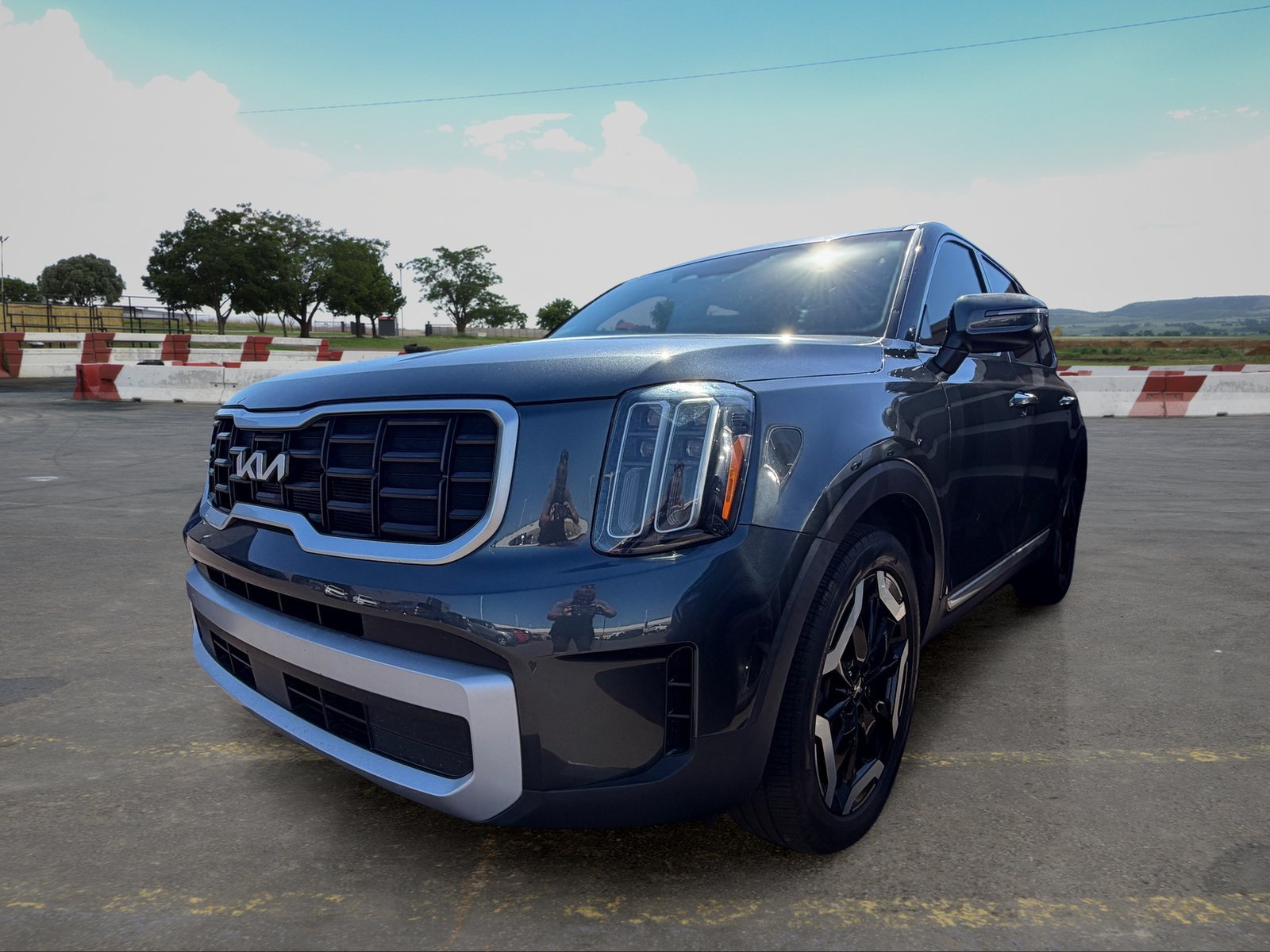 Certified 2024 Kia Telluride S w/ S Sunroof Package AWD/4WD image 6
