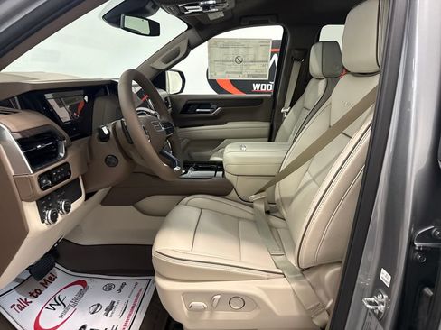 New 2026 GMC Yukon Denali w/ LPO, Floor Liner Package AWD/4WD image 8