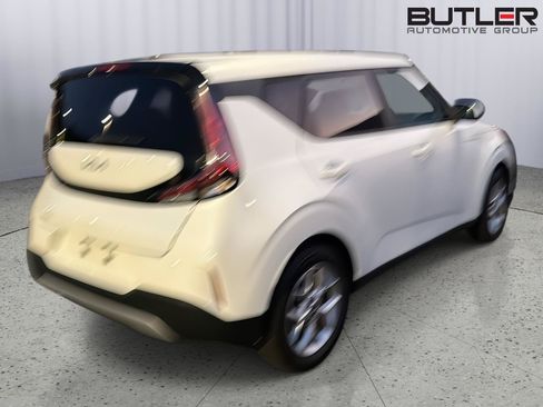 Used 2024 Kia Soul LX w/ Option Group 015 FWD image 7
