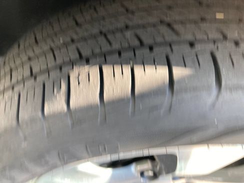 Used 2019 Jeep Cherokee Limited AWD/4WD image 38