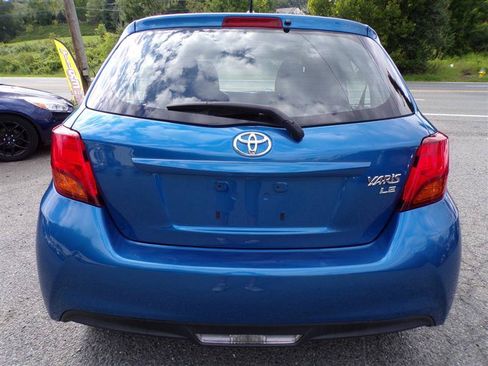 Used 2017 Toyota Yaris 4-Door Hatchback FWD image 7