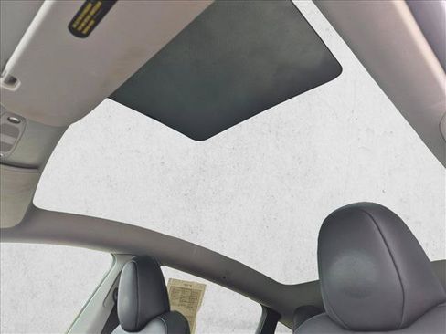 Used 2024 Tesla Model Y Long Range AWD/4WD image 16