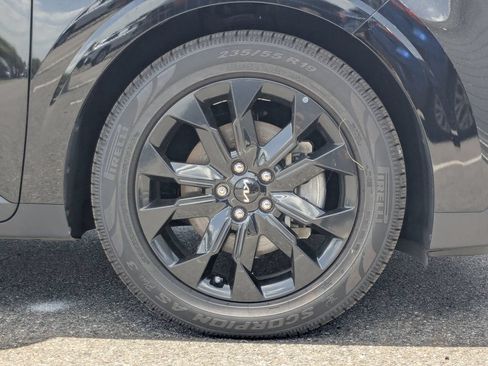 Used 2024 Kia Carnival SX FWD image 12