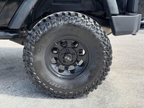 Used 2017 Jeep Wrangler Sport w/ Quick Order Package 24S AWD/4WD image 11
