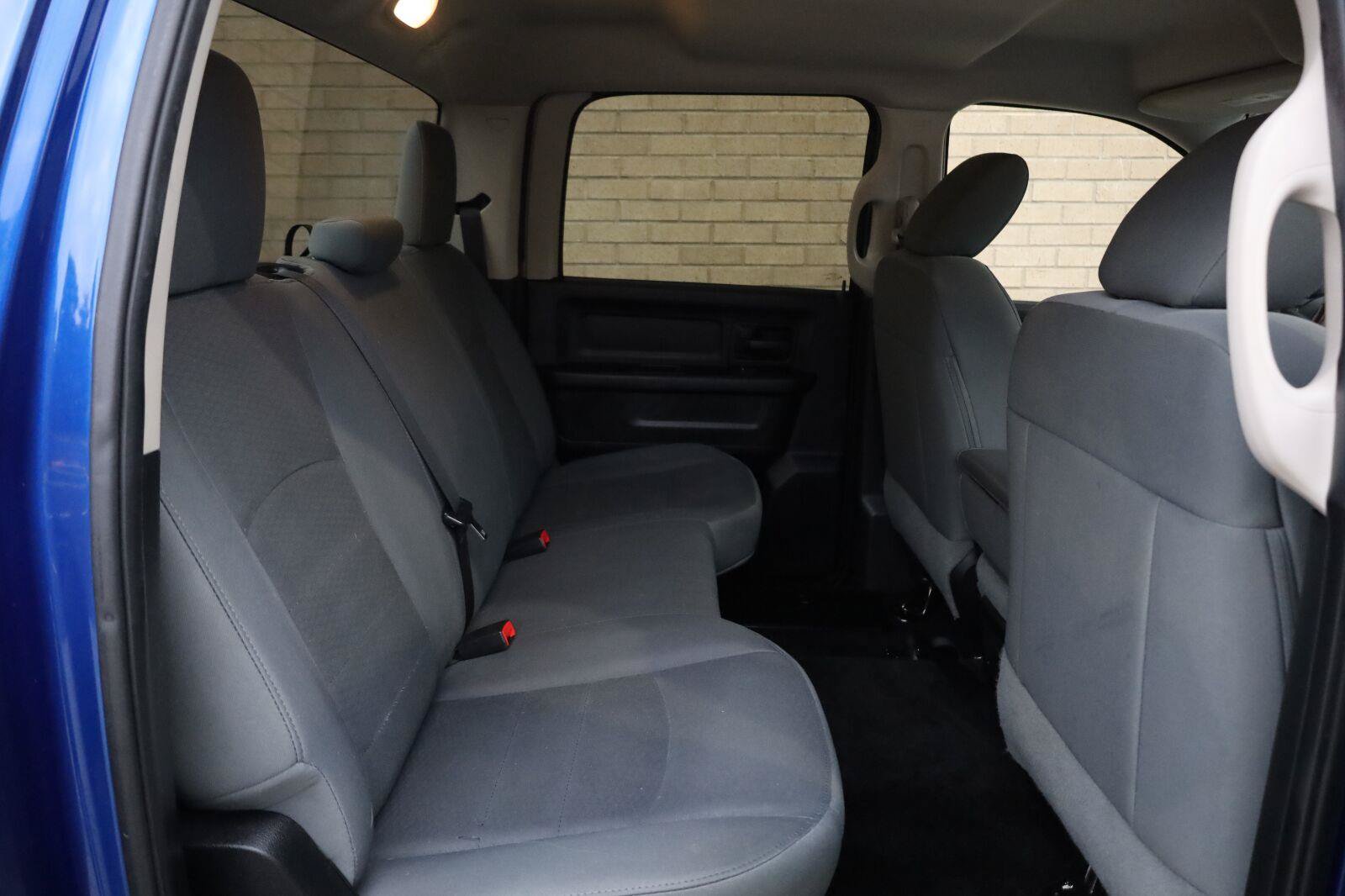 Used 2015 RAM 1500 Express RWD image 23