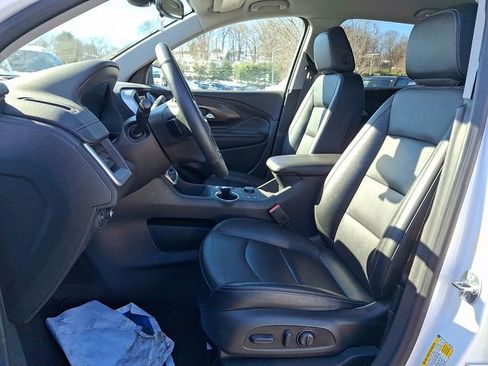 Used 2024 GMC Terrain SLT image 18