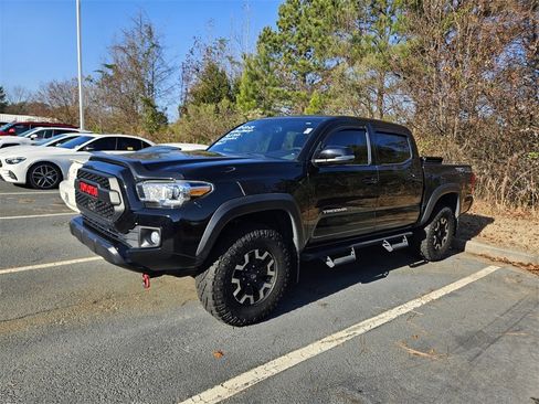 Used 2019 Toyota Tacoma TRD Off-Road image 3