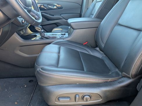 Used 2023 Chevrolet Traverse RS image 8