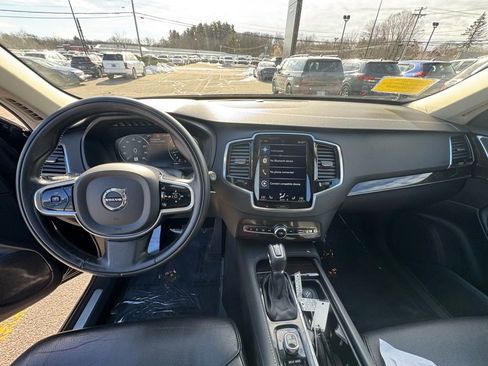 Used 2017 Volvo XC90 T6 Momentum w/ Vision Package image 12