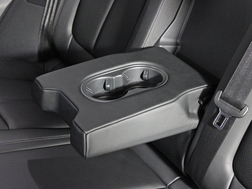 Certified 2026 Porsche Macan AWD/4WD image 36