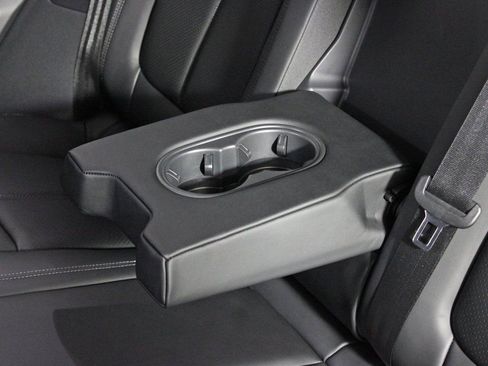 Certified 2026 Porsche Macan AWD/4WD image 36