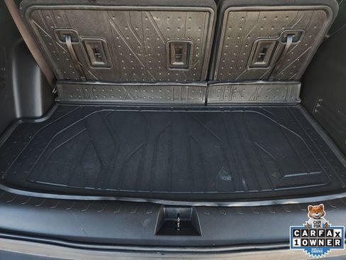 Used 2021 Chevrolet Traverse LT image 38