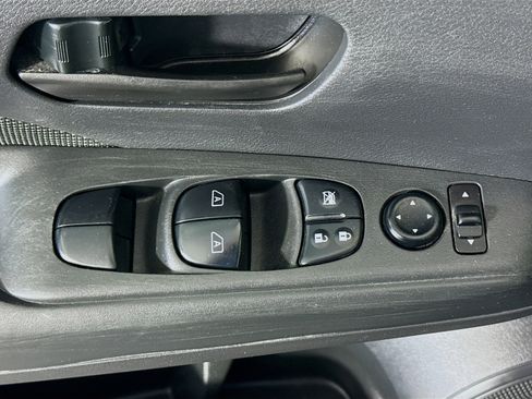 Used 2019 Nissan Kicks S image 24