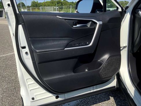 Used 2022 Toyota RAV4 XLE FWD image 21
