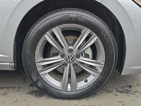 Used 2023 Volkswagen Jetta SE w/ Panoramic Sunroof Package image 8