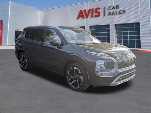 Used 2024 Mitsubishi Outlander SEL image 3